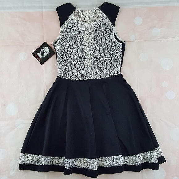 Marilyn Monroe Lace Detail Skater Dress - Picture 7 of 8
